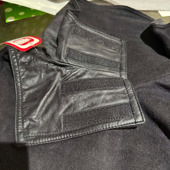 SCARF/NECK WARMER, LEATHER WITH SOFT FLEECE INSIDE, VELCRO CLOSURES, - Picture 4 of 10